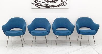 Eero Saarinen Eero Saarinen for Knoll Executive Armchair in Blue Classic Boucle