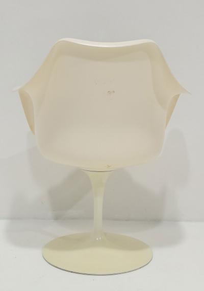 Eero Saarinen Eero Saarinen for Knoll Tulip Chairs