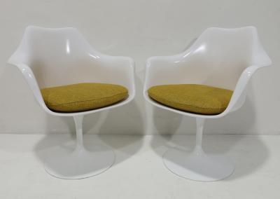Eero Saarinen Eero Saarinen for Knoll Tulip Chairs