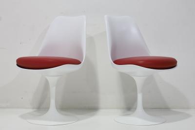 Eero Saarinen Eero Saarinen for Knoll Tulip Chairs Set of Two