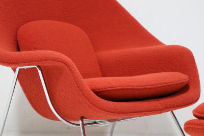 Eero Saarinen Eero Saarinen for Knoll Womb Chair and Ottoman in Red Boucle