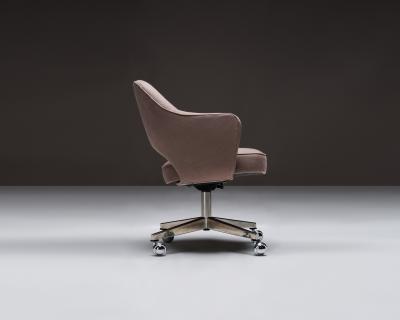 Eero Saarinen Executive Swivel Office Chair by Eero Saarinen for Knoll c 1950