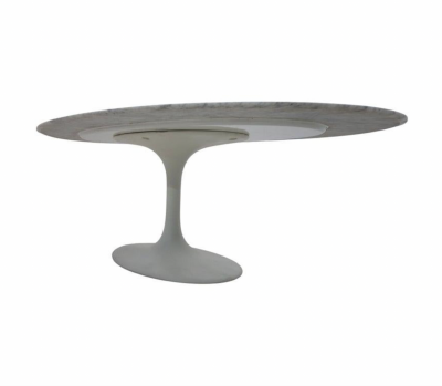 Eero Saarinen Mid Century Dining Table in the style of Eero Saarinen for Knoll International