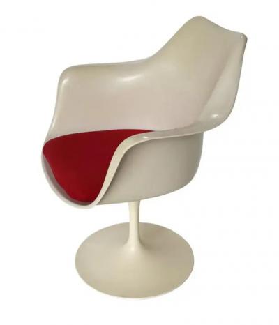 Eero Saarinen Mid Century Modern Tulip Swivel Side or Dining Chair by Eero Saarinen for Knoll