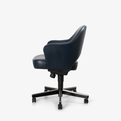 Eero Saarinen Saarinen Executive Arm Chair in Leather by Eero Saarinen for Knoll Swivel Base