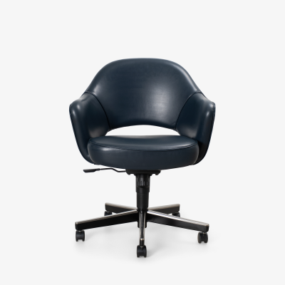 Eero Saarinen Saarinen Executive Arm Chair in Leather by Eero Saarinen for Knoll Swivel Base
