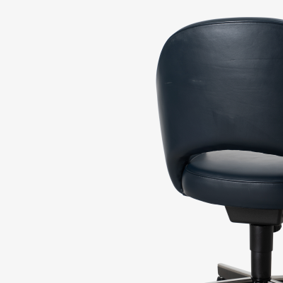 Eero Saarinen Saarinen Executive Arm Chair in Leather by Eero Saarinen for Knoll Swivel Base