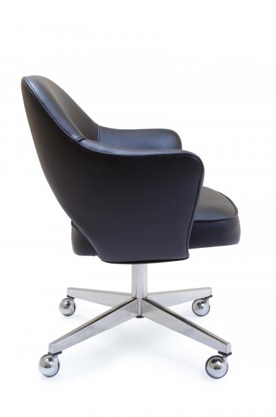 Eero Saarinen Saarinen Executive Armchair in Original Black Leather Vintage Swivel Base