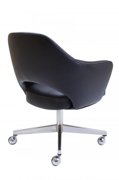 Eero Saarinen Saarinen Executive Armchair in Original Black Leather Vintage Swivel Base