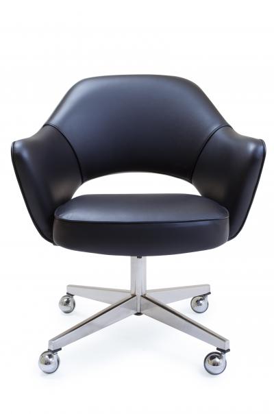 Eero Saarinen Saarinen Executive Armchair in Original Black Leather Vintage Swivel Base