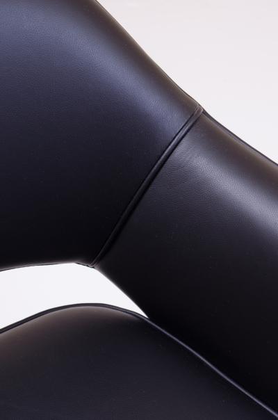 Eero Saarinen Saarinen Executive Armchair in Original Black Leather Vintage Swivel Base