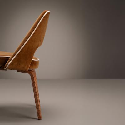 Eero Saarinen Saarinen Executive Armless Dining Chairs in Cognac Cr me Velvet Walnut Legs