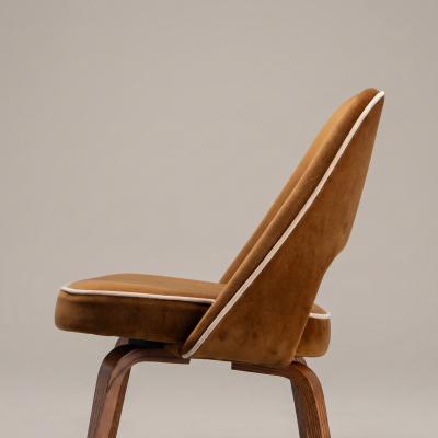 Eero Saarinen Saarinen Executive Armless Dining Chairs in Cognac Cr me Velvet Walnut Legs