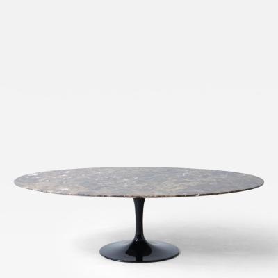 Eero Saarinen Tulip Oval Marble Coffee Table with cast metal black painted tulip foot 