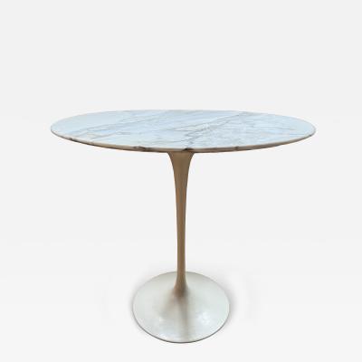 Eero Saarinen Vintage tulip table by Eero Saarinen
