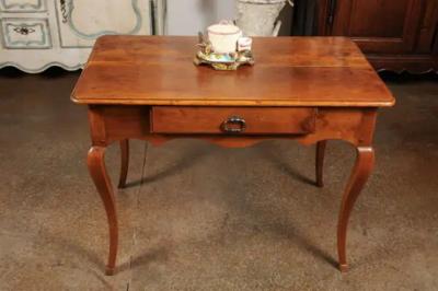 Eichwald Majolica Tobacco Jar with Roosters Pecking the Ground circa 1870