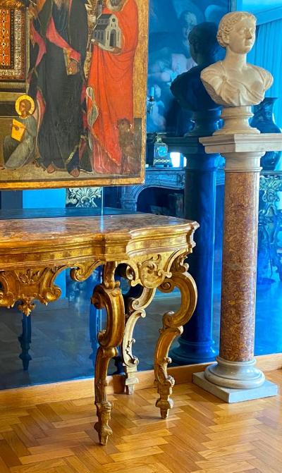 Elegant Italian 18th Century Giltwood Console Table