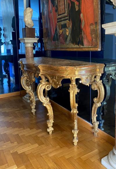 Elegant Italian 18th Century Giltwood Console Table