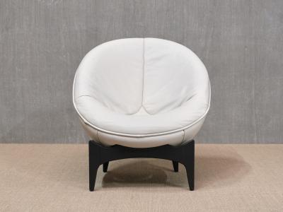 Emiel Veranneman Emiel Veranneman Pair of Oval White Leather Armchairs De Sede Switzerland 1992