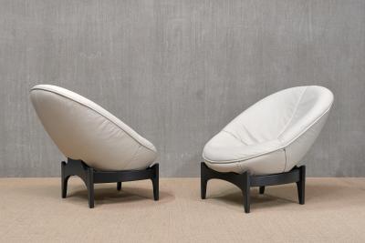 Emiel Veranneman Emiel Veranneman Pair of Oval White Leather Armchairs De Sede Switzerland 1992
