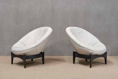 Emiel Veranneman Emiel Veranneman Pair of Oval White Leather Armchairs De Sede Switzerland 1992