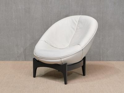 Emiel Veranneman Emiel Veranneman Pair of Oval White Leather Armchairs De Sede Switzerland 1992