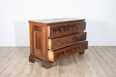 Emilian Bolognese Walnut Chest of Drawers with Rusticated Drawers Mid 17th Cent