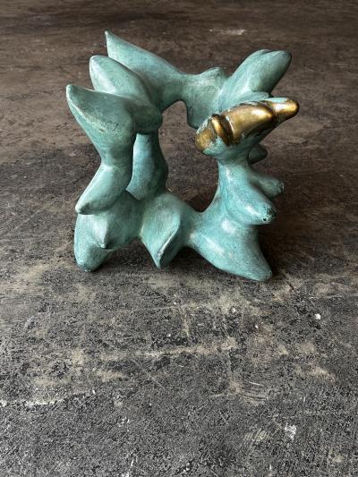 Emilio Flores AVE DE PRESA bronze sculpture