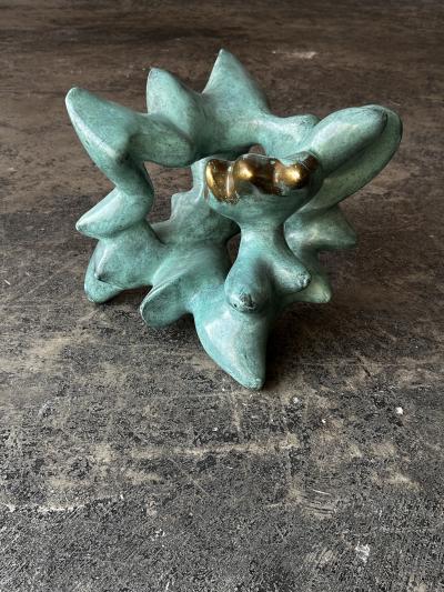 Emilio Flores AVE DE PRESA bronze sculpture