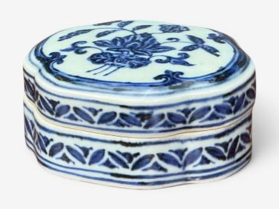 Emperor Xuande Marked Diminutive Lidded Box Blue and White Porcelain