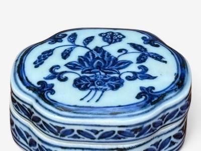 Emperor Xuande Marked Diminutive Lidded Box Blue and White Porcelain