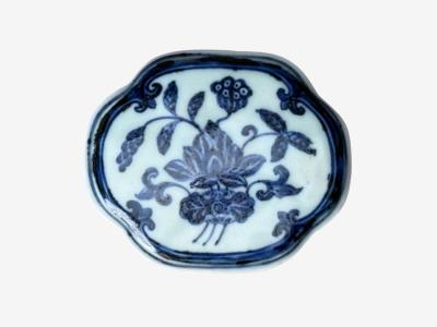 Emperor Xuande Marked Diminutive Lidded Box Blue and White Porcelain