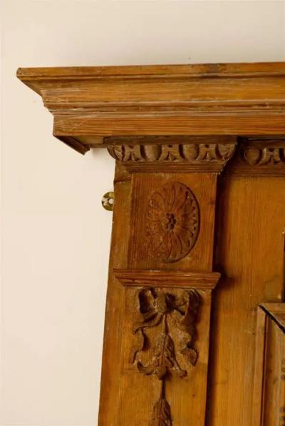 English 1780s Georgian Period Pine Mirror with Original Glass and Carved Swags