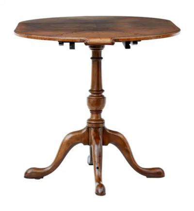 English 1920s Walnut Occasional Extension Table with Butterfly Veneer and Leaf