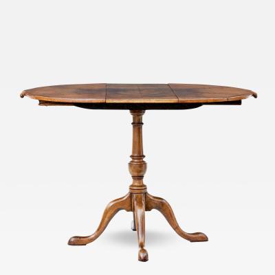English 1920s Walnut Occasional Extension Table with Butterfly Veneer and Leaf