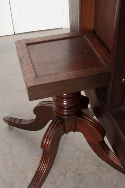 English 19th Century Mahogany Tilt Top Center Table