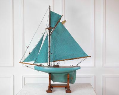 English 20th Century Kangaroo Carved Wood Gaff Cutter Pond Yacht