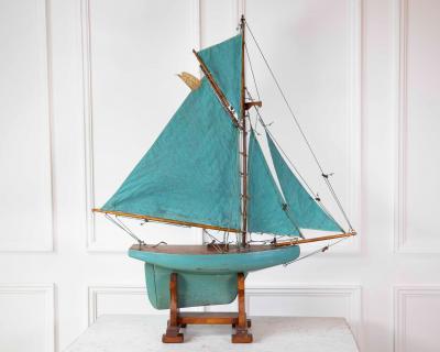 English 20th Century Kangaroo Carved Wood Gaff Cutter Pond Yacht