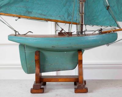 English 20th Century Kangaroo Carved Wood Gaff Cutter Pond Yacht