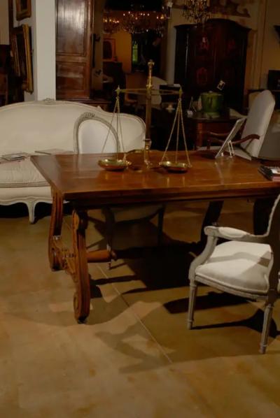 English Brass Bankers Balance Scale from the 19th Century with Circular Pans