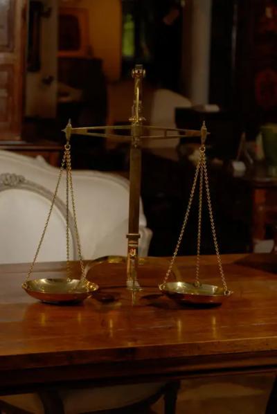 English Brass Bankers Balance Scale from the 19th Century with Circular Pans