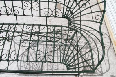English Country Style Wire Outdoor Settee