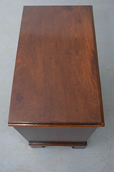 English Early 19th Century Mahogany Chest of Drawers
