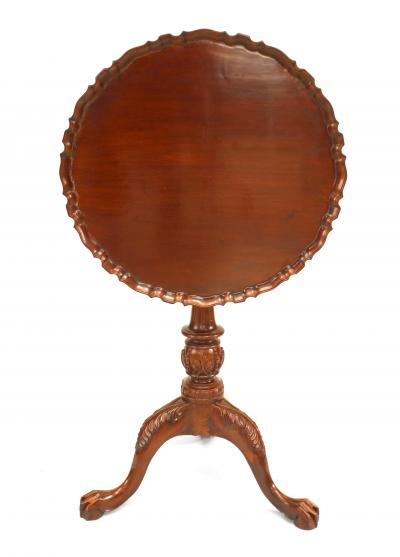 English Georgian Mahogany Scalloped End Table