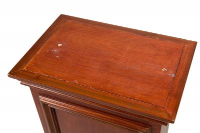 English Georgian Style Display Pedestal