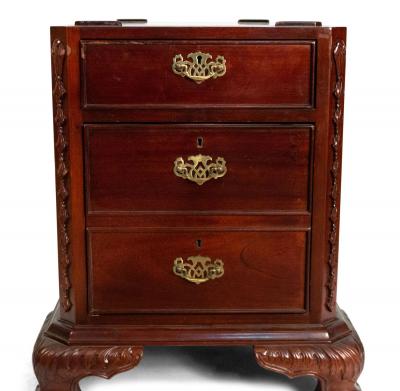 English Georgian Style Mahogany Kneehole Desk