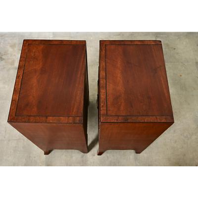 English Pair of Federal style Mahogany Bedside Tables
