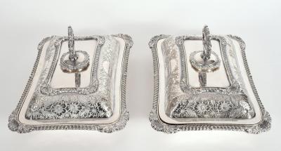 English Pair of Silver Plated Tableware Serving Dishes