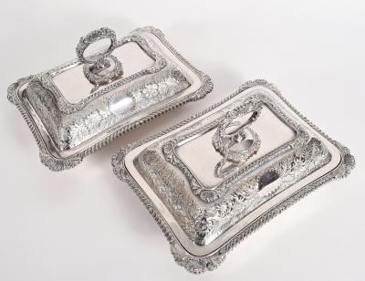 English Pair of Silver Plated Tableware Serving Dishes