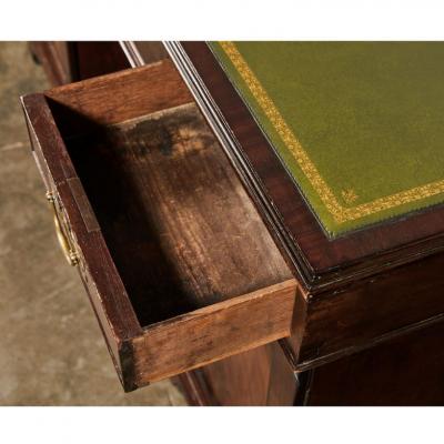 English Partners Desk